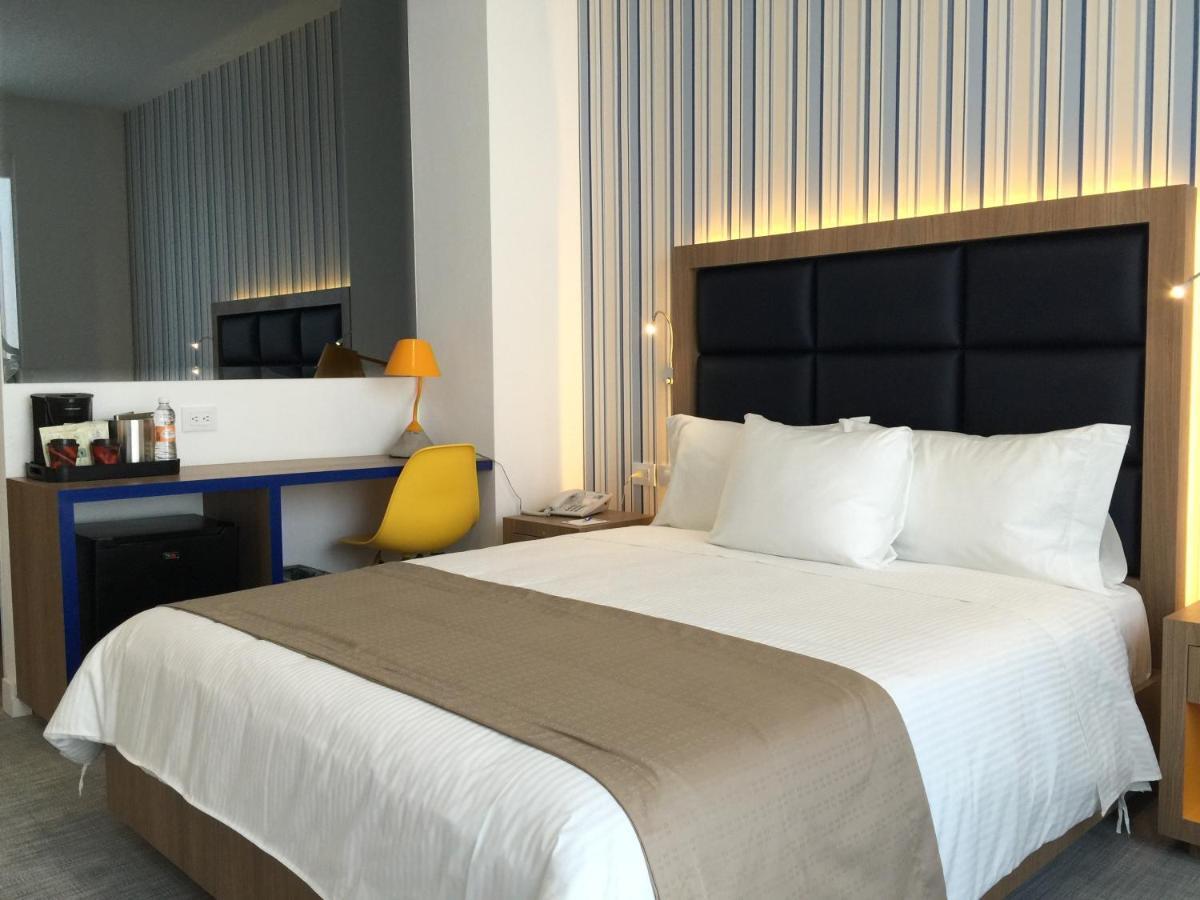 Tryp By Wyndham Mexico City World Trade Center Area Room photo